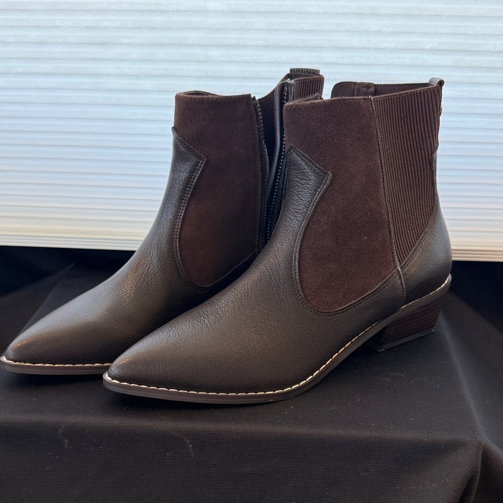Beautiful Donald J. Pliner Dark Brown Ankle Boots